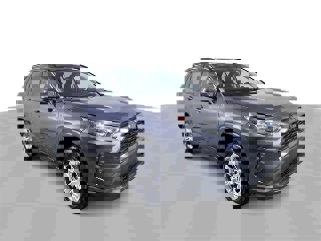 Used 2021 Toyota RAV4 LE image 2