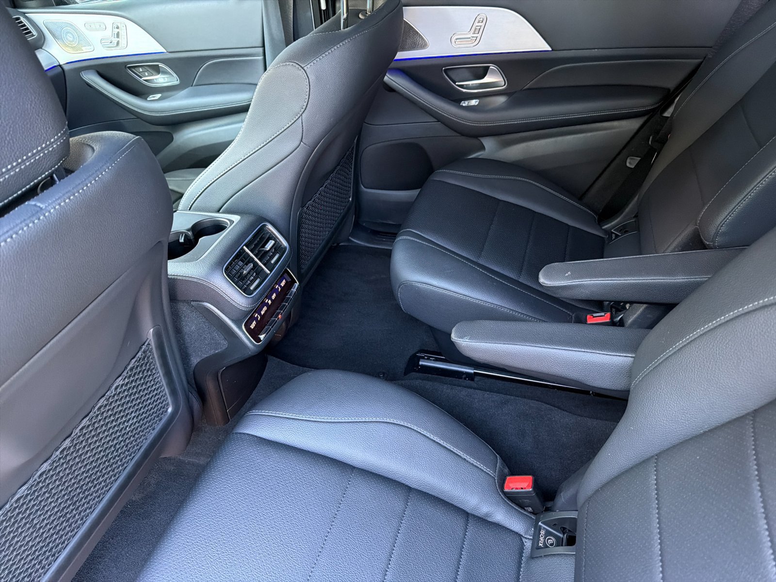 Used 2024 Mercedes-Benz GLS 450 4MATIC image 11