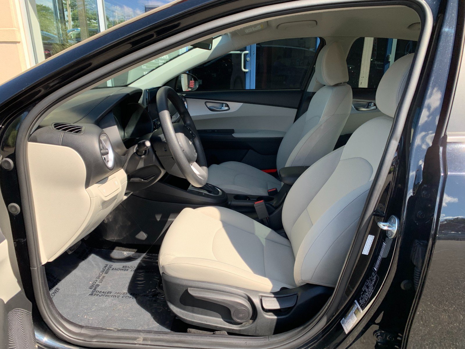Used 2023 Kia Forte LXS FWD image 8