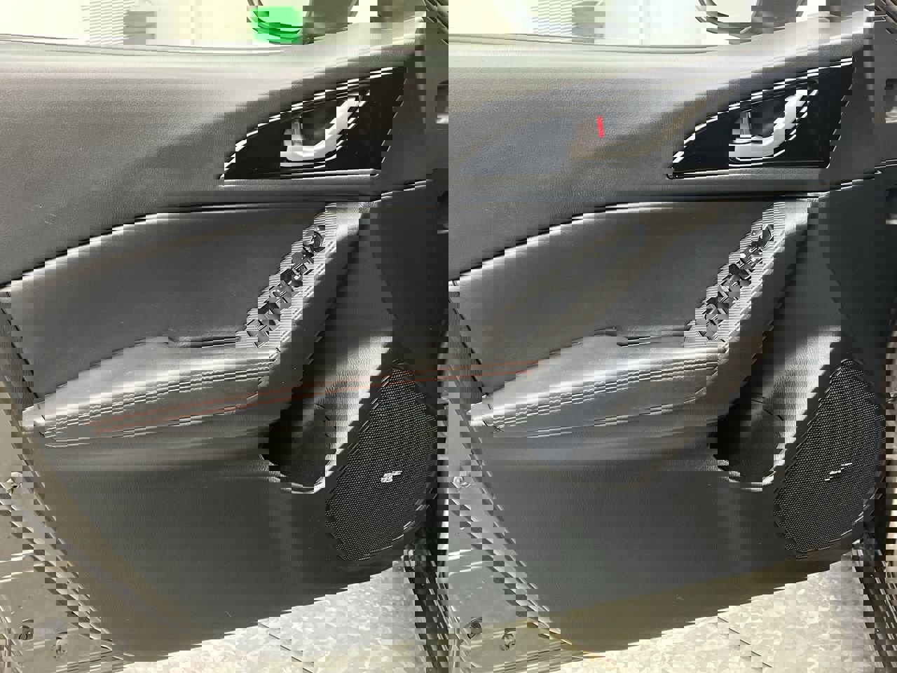 Used 2016 MAZDA MAZDA3 i Grand Touring image 7