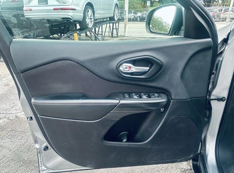 Used 2014 Jeep Cherokee Latitude image 9