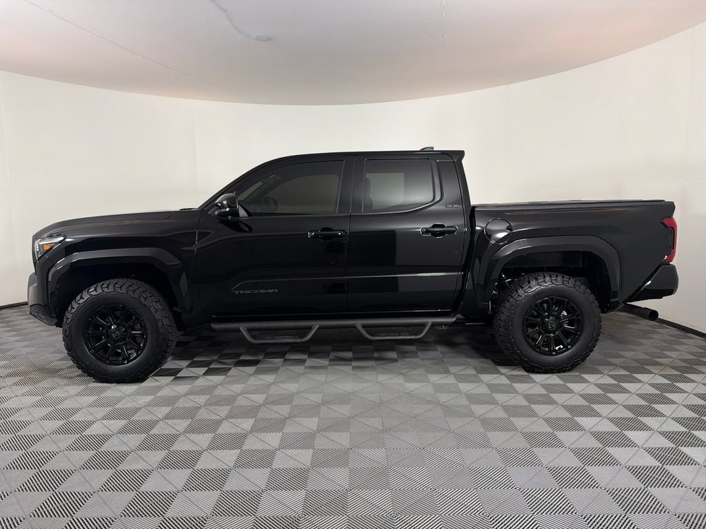Used 2025 Toyota Tacoma SR5 AWD/4WD image 6