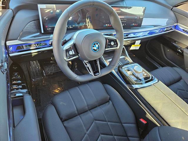 Used 2026 BMW i7 xDrive60 w/ Premium Package image 3