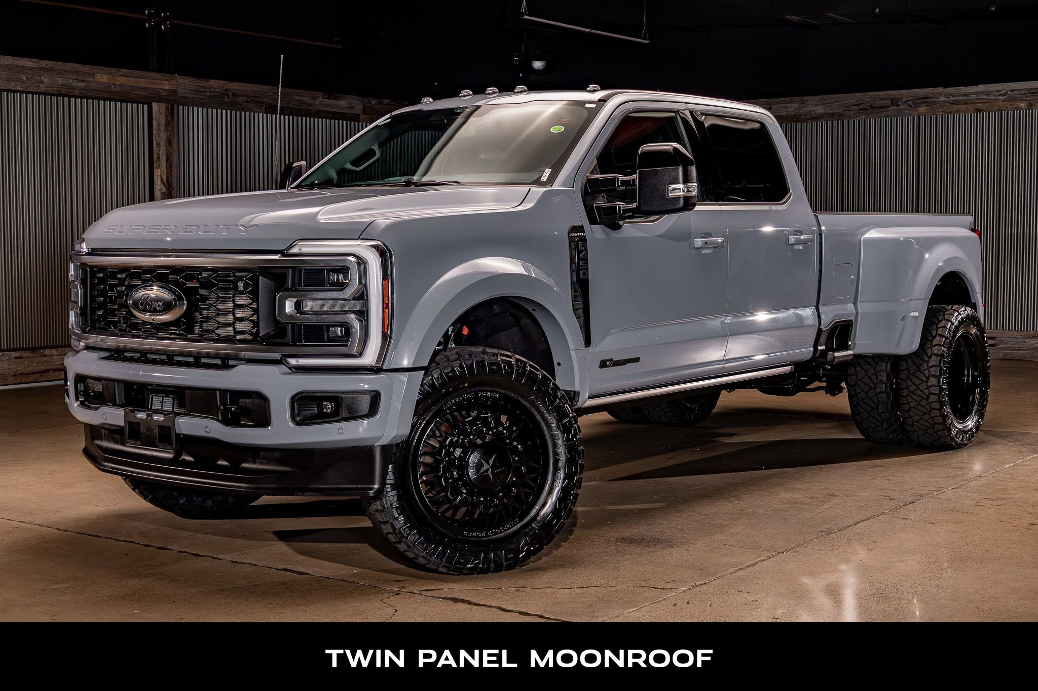 Used 2025 Ford F450 Platinum w/ FX4 Off-Road Package image 5