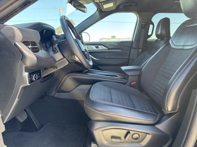 Used 2025 Ford Explorer ST-Line w/ ST-Line Street Pack AWD/4WD image 2