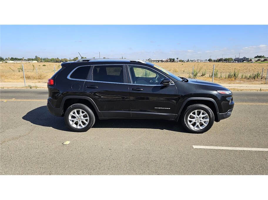Used 2015 Jeep Cherokee Latitude w/ Comfort/Convenience Group image 4