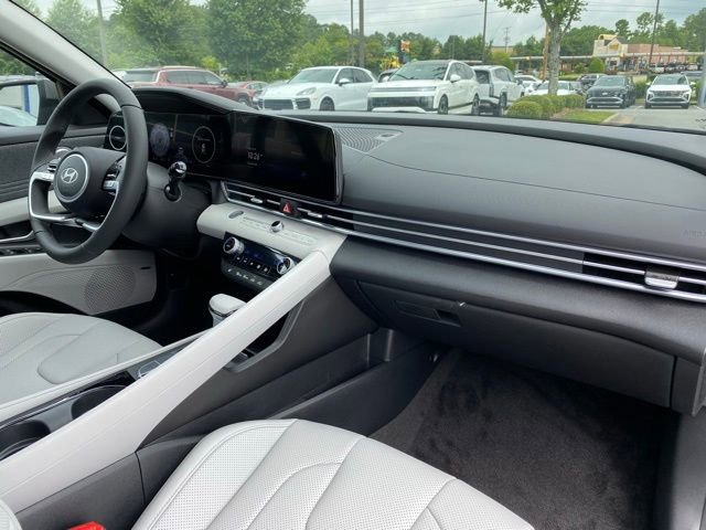 Certified 2025 Hyundai Elantra Limited image 36