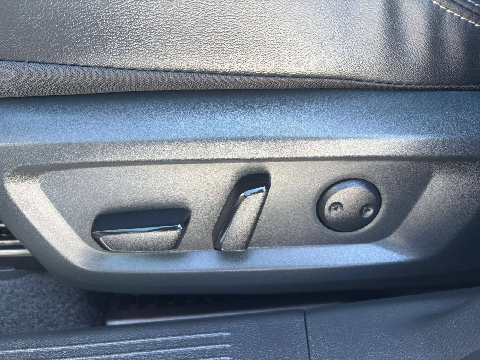 Used 2026 Nissan Rogue SL FWD image 22