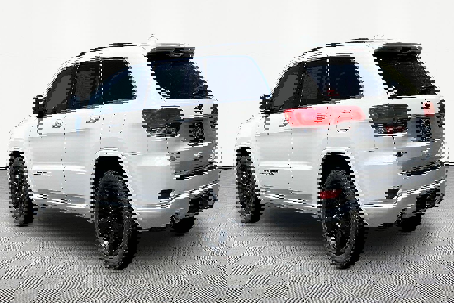 Used 2015 Jeep Grand Cherokee Altitude image 4