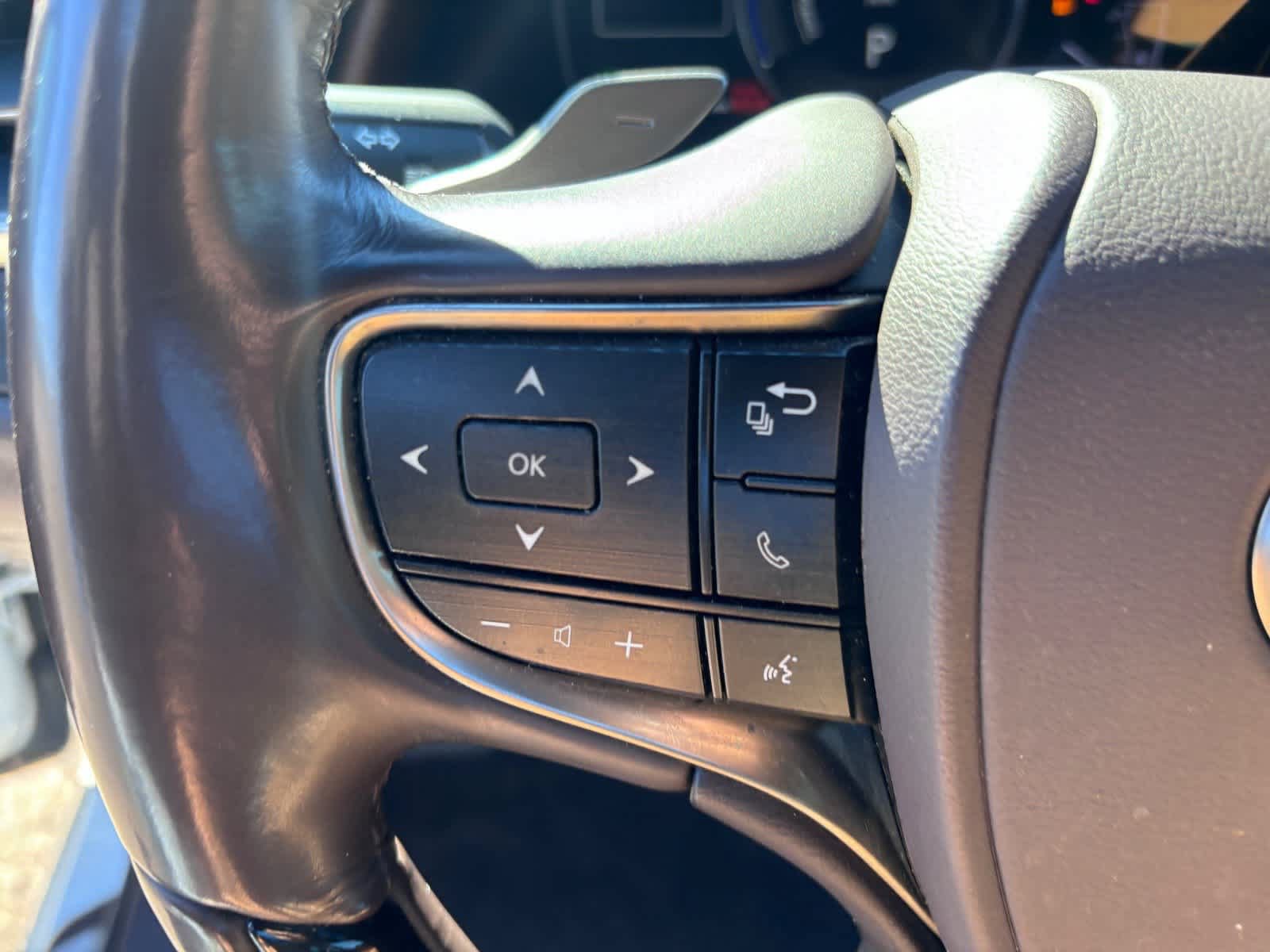 Used 2019 Lexus ES 300h w/ Premium Package FWD image 16