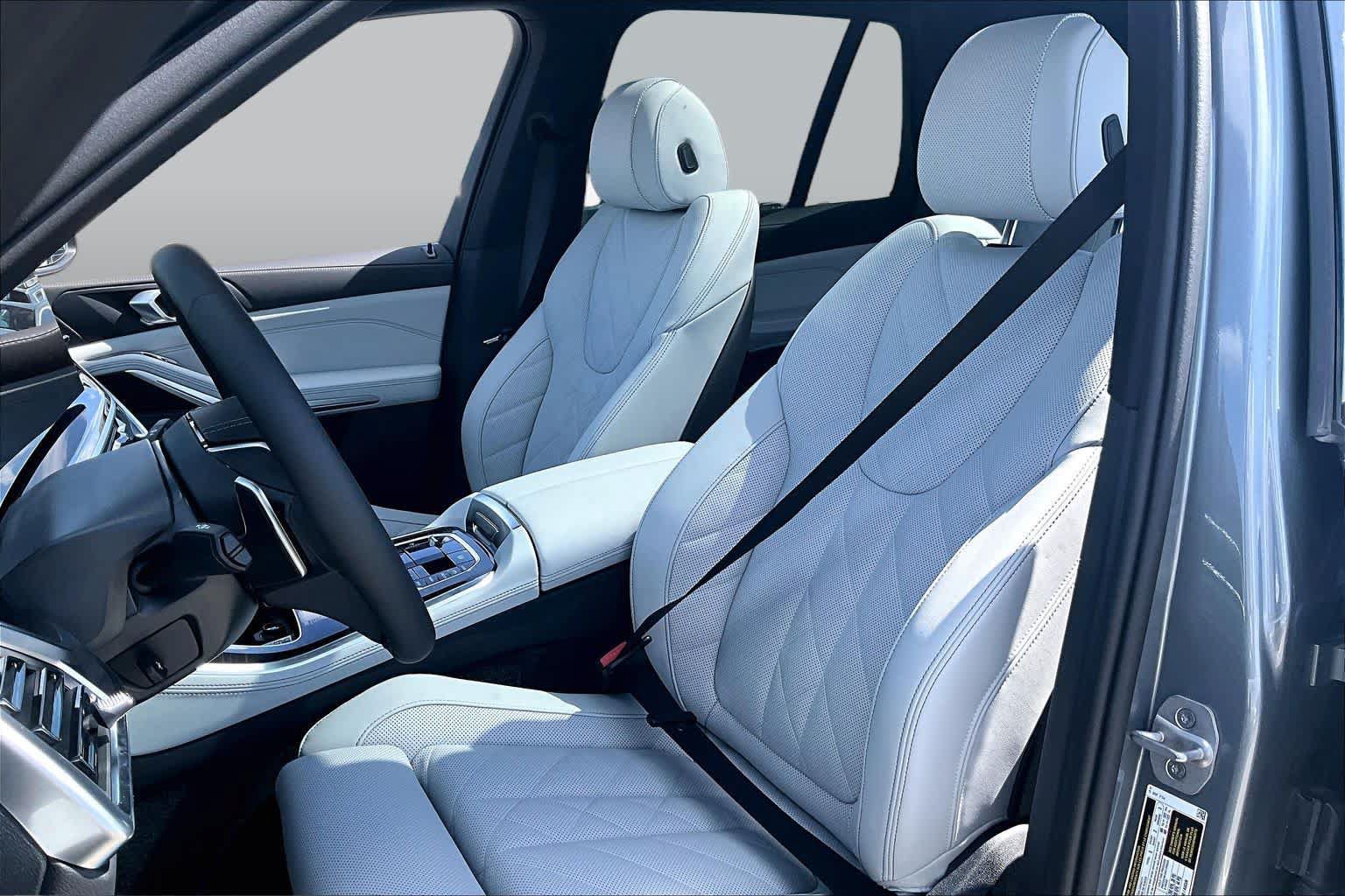 Used 2026 BMW X5 xDrive50e w/ Premium Package AWD/4WD image 7
