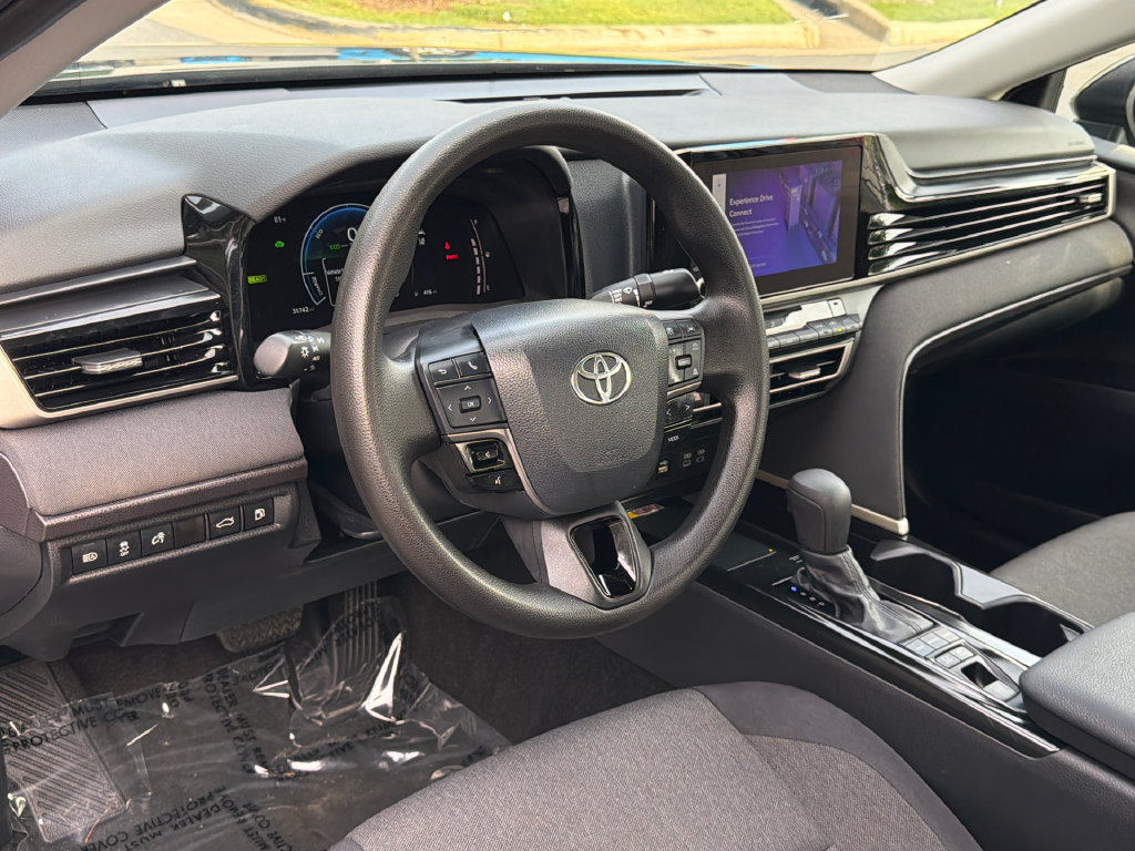 Used 2025 Toyota Camry LE FWD image 18