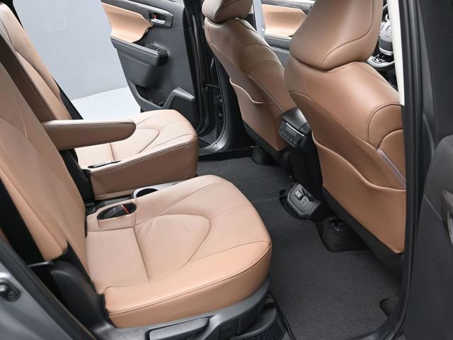 Certified 2025 Toyota Highlander XLE image 37