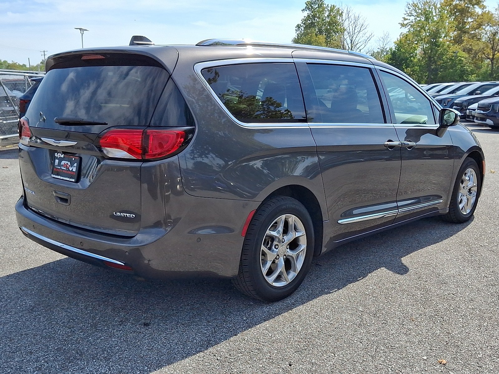 Used 2019 Chrysler Pacifica Limited w/ Advanced Safetytec Group FWD image 5