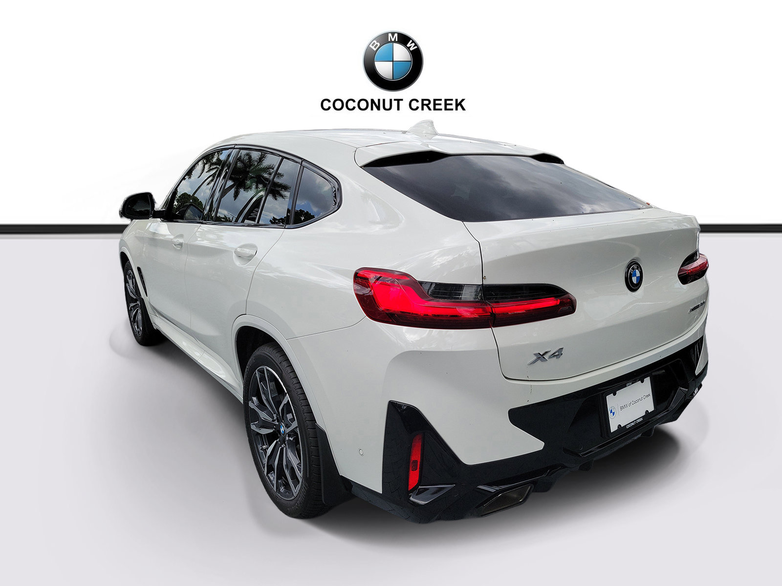 Certified 2025 BMW X4 xDrive30i w/ Premium Package AWD/4WD image 3