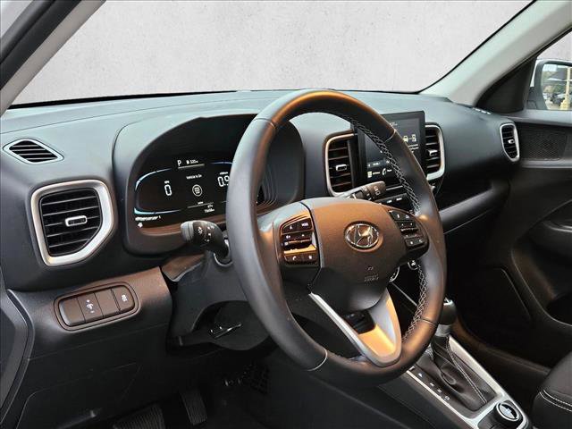 Used 2025 Hyundai Venue SEL image 10