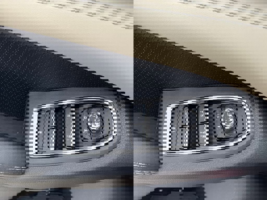 Used 2022 Subaru Ascent Limited w/ Technology Package image 23