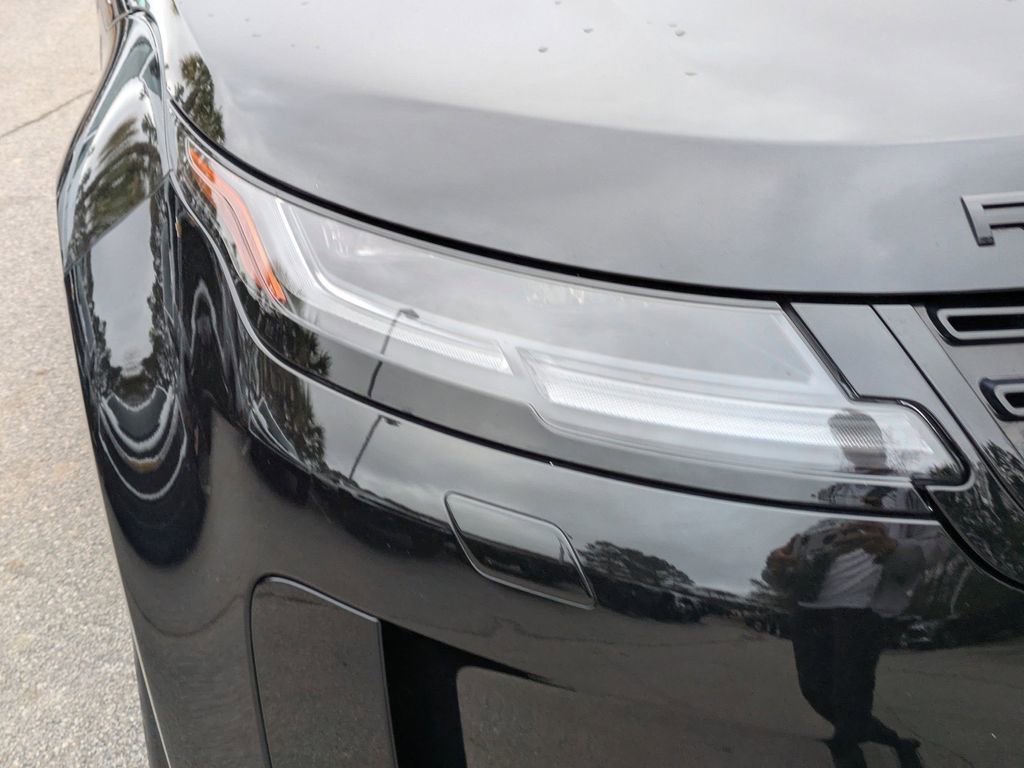 Used 2024 Land Rover Range Rover Evoque S image 11