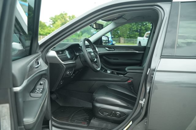Used 2021 Jeep Grand Cherokee L Limited AWD/4WD image 12