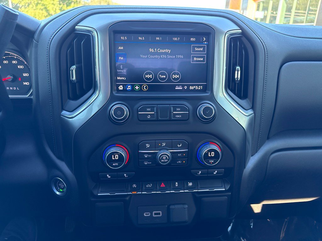 Used 2022 Chevrolet Silverado 1500 LT AWD/4WD image 30