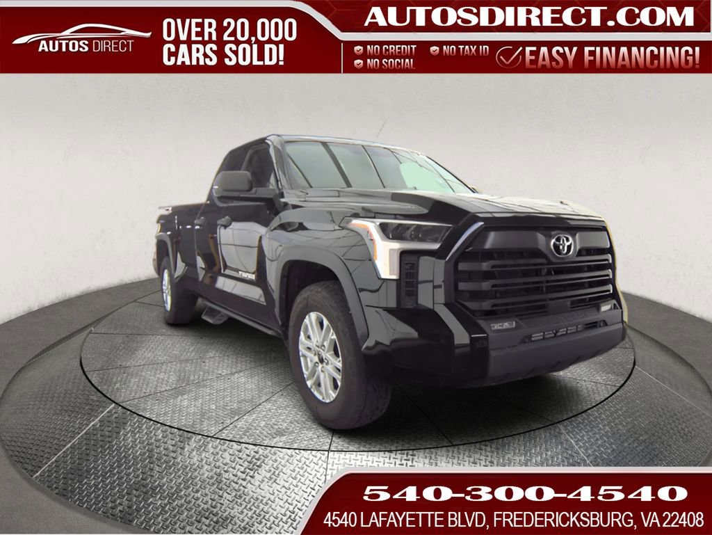 Used 2022 Toyota Tundra SR5 w/ SR5 Convenience Package image 1