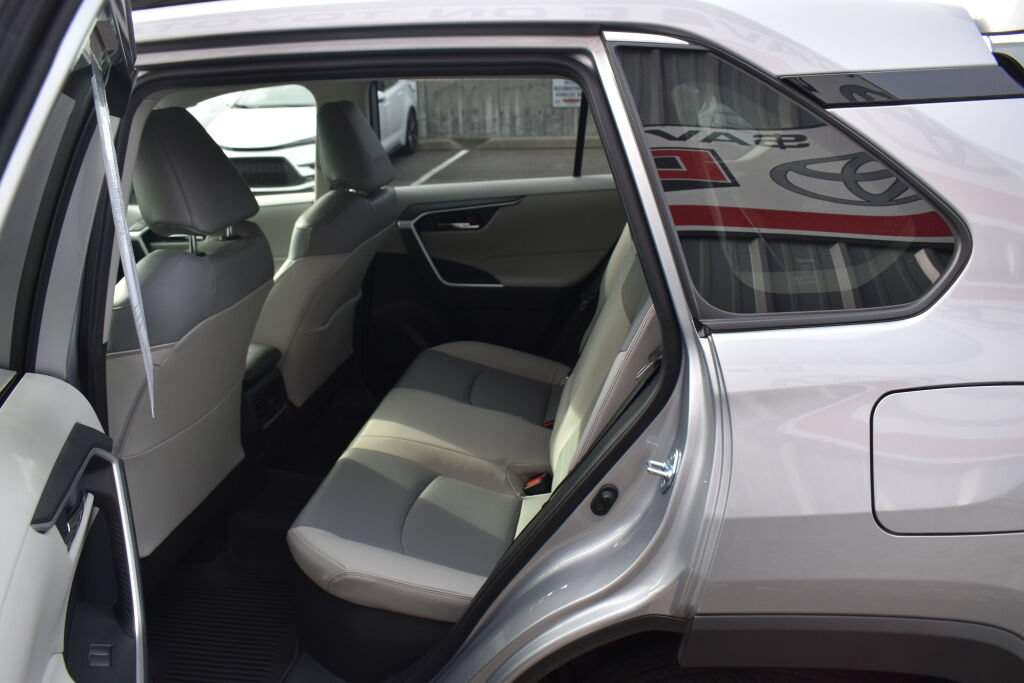 Certified 2021 Toyota RAV4 XLE Premium AWD/4WD image 20