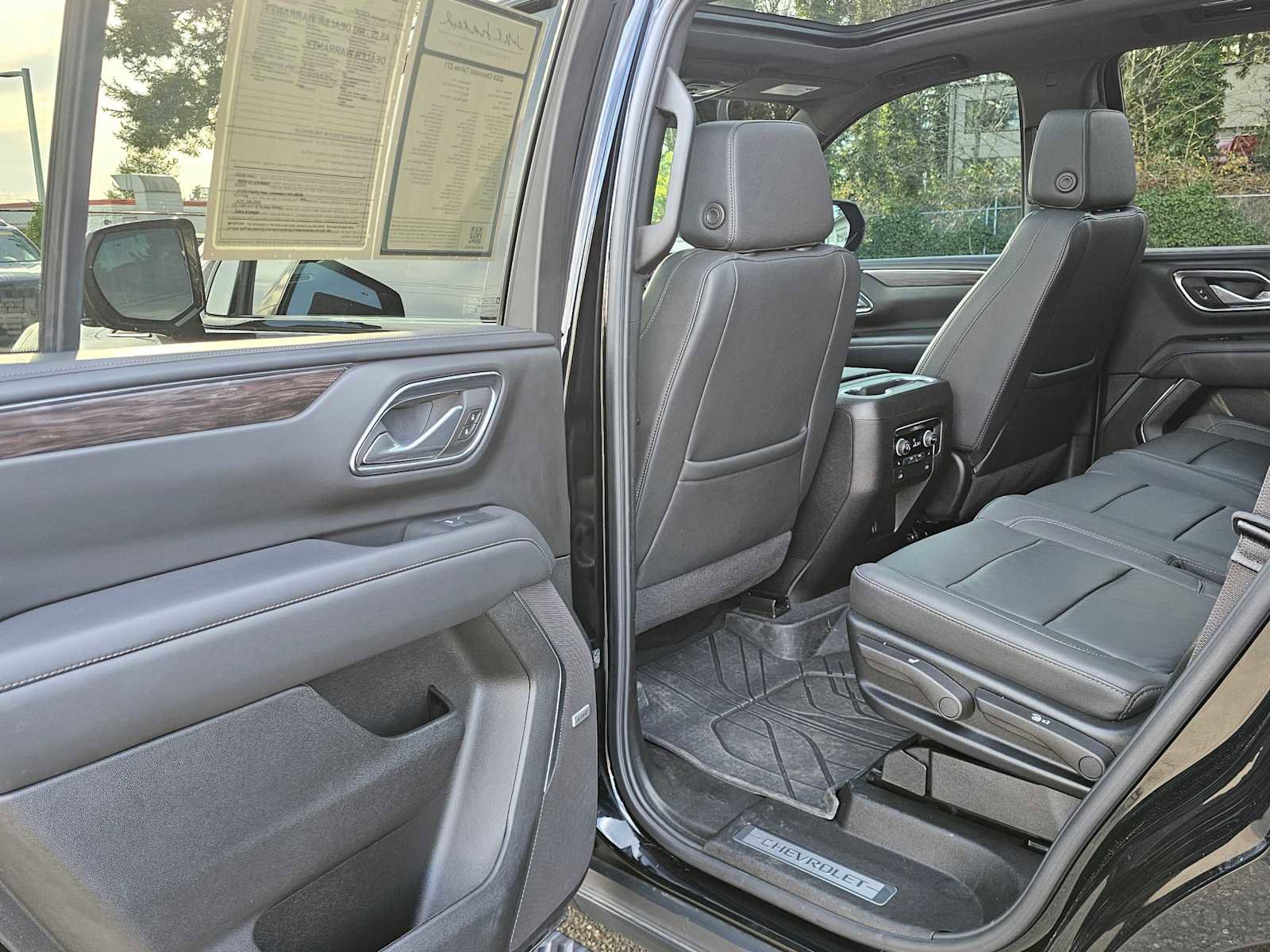 Used 2024 Chevrolet Tahoe Z71 w/ Luxury Package image 15
