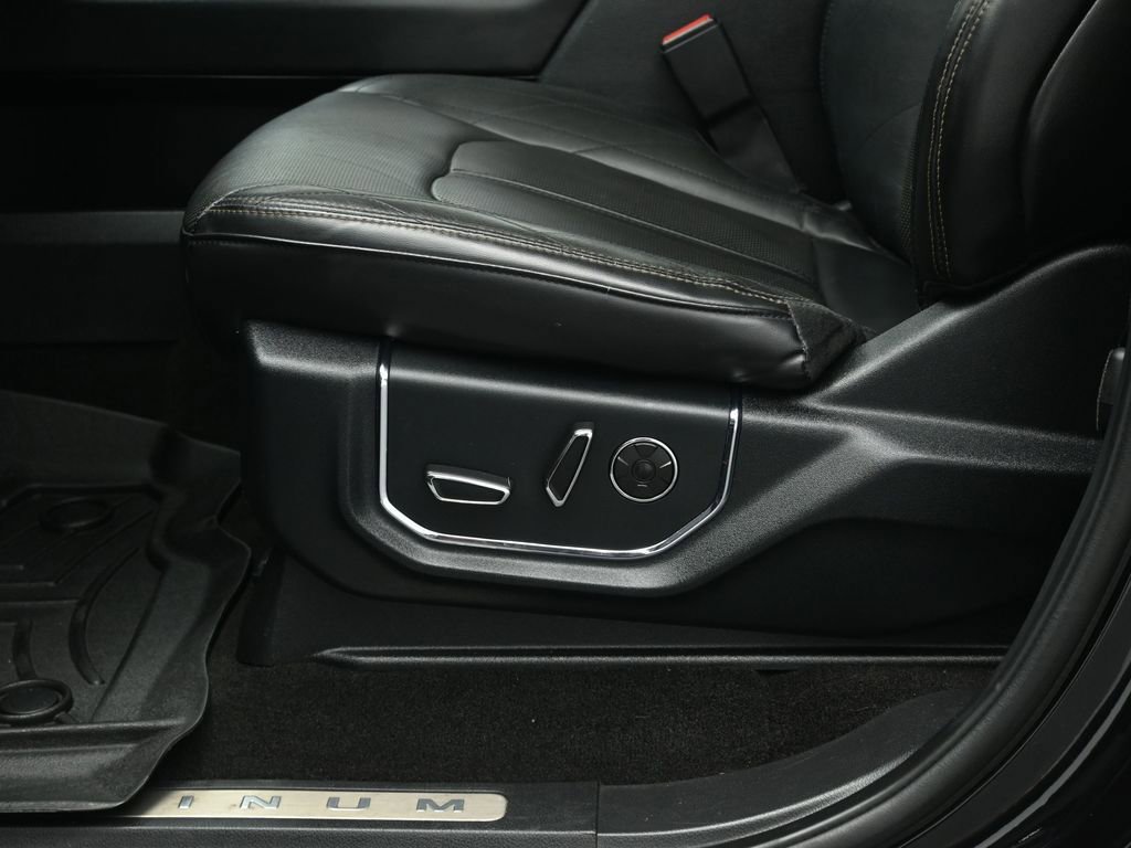 Used 2019 Ford Expedition Platinum RWD image 11