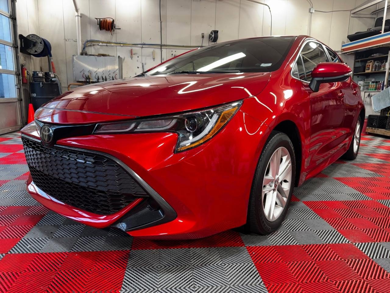 Used 2021 Toyota Corolla SE FWD image 3