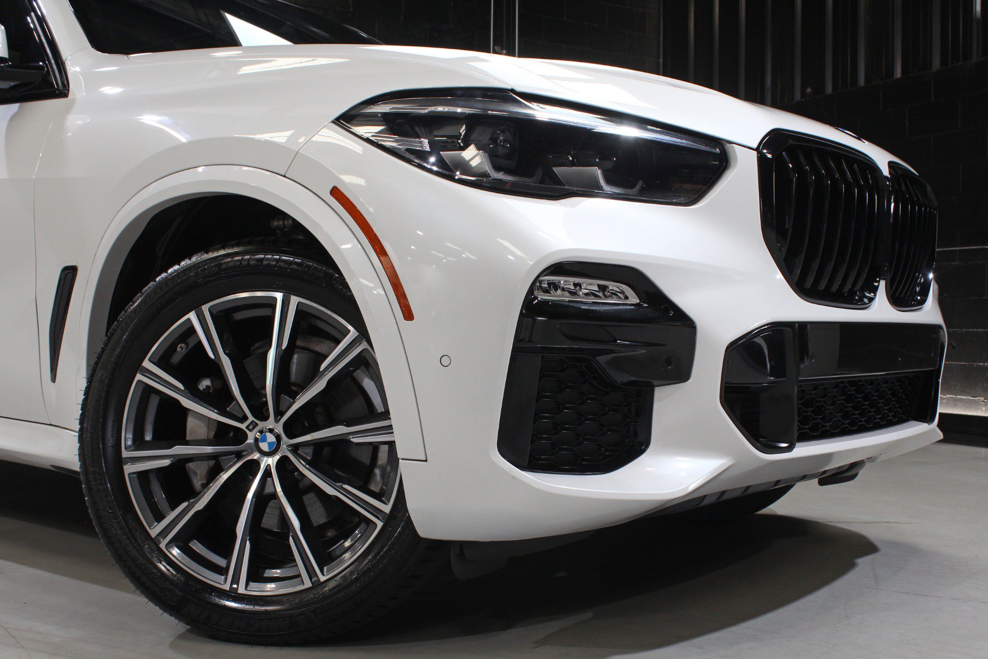 Used 2021 BMW X5 xDrive40i w/ M Sport Package AWD/4WD image 11