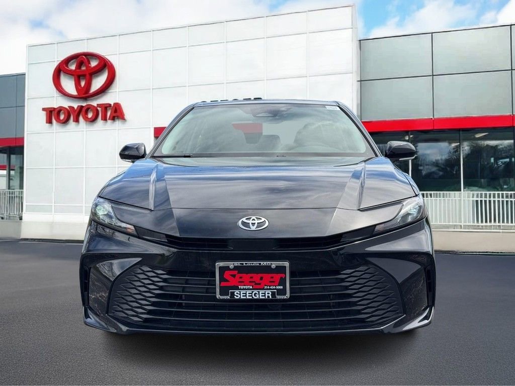 Used 2025 Toyota Camry LE w/ Convenience Package image 10