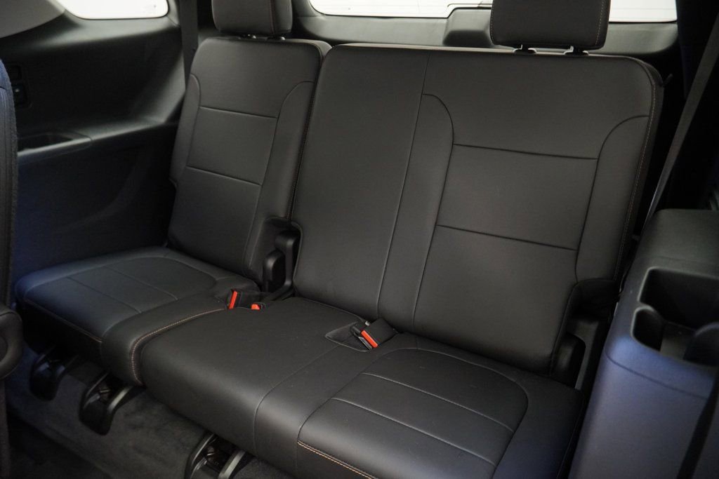 Used 2021 Chevrolet Traverse LT w/ LT Premium Package image 22
