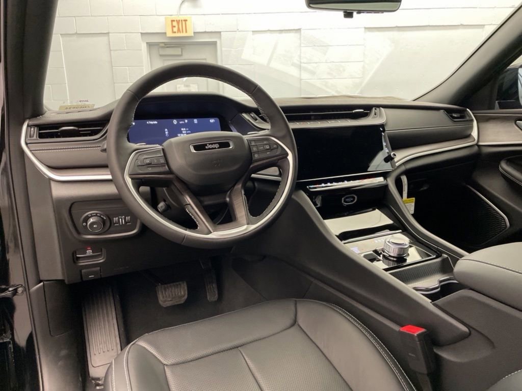 New 2026 Jeep Grand Cherokee Limited image 9