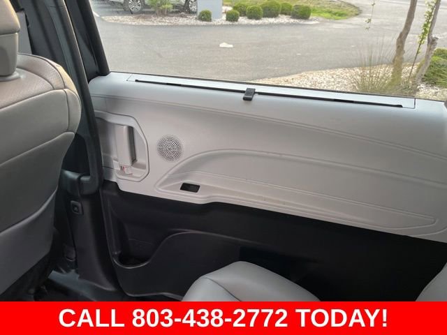 Used 2025 Toyota Sienna XLE image 14