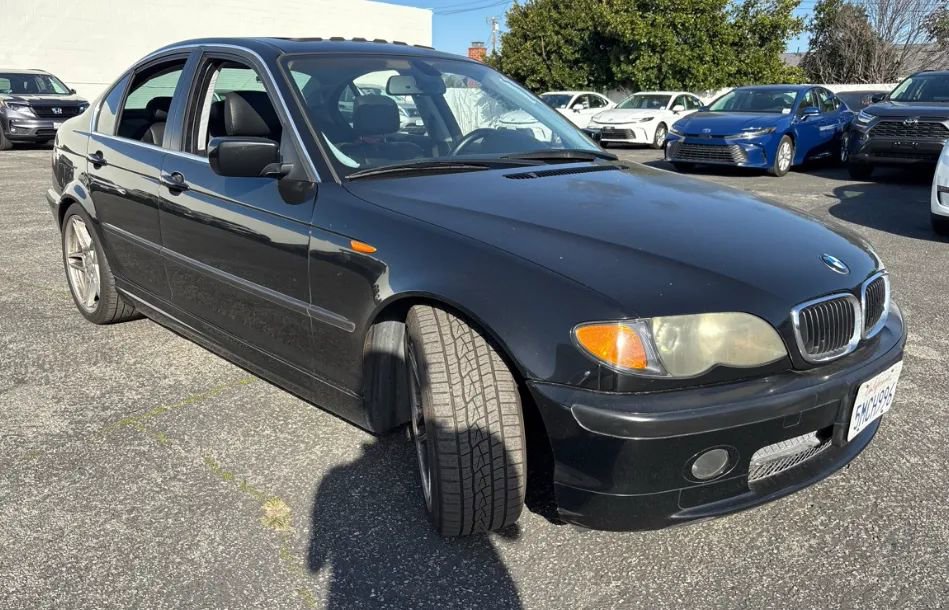 Used 2005 BMW 330i Sedan image 1