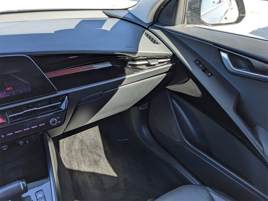 Certified 2023 Kia Niro SX Touring image 19