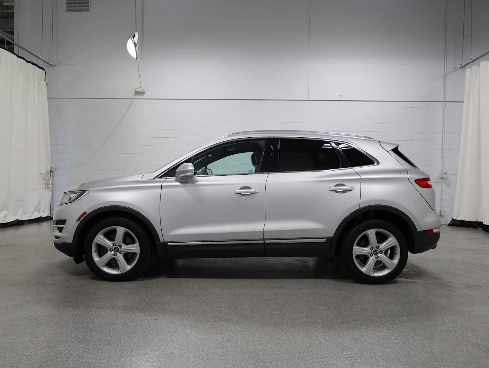 Used 2016 Lincoln MKC Premiere FWD image 2