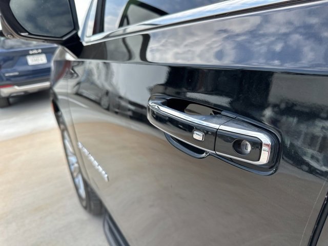 Used 2021 Chevrolet Suburban Premier w/ Premium Package image 3