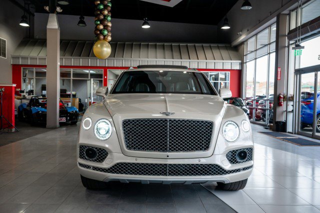 Used 2018 Bentley Bentayga image 2