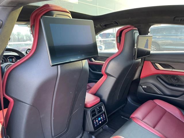 Used 2023 Porsche Taycan GTS image 4