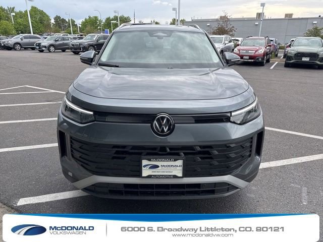 Used 2025 Volkswagen Tiguan SE AWD/4WD image 2