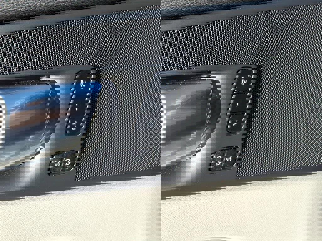 Certified 2023 Volvo XC60 B5 Plus w/ Protection Package Premier image 16