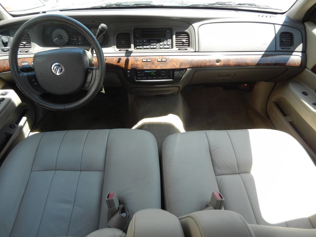 Used 2008 Mercury Grand Marquis LS image 2