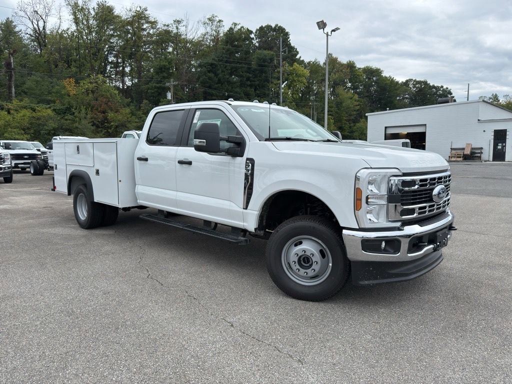 New 2025 Ford F350 XL w/ XL Chrome Package