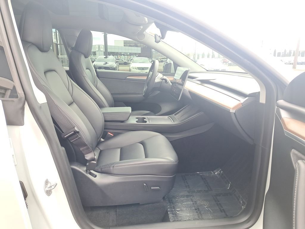 Used 2023 Tesla Model Y Long Range image 17