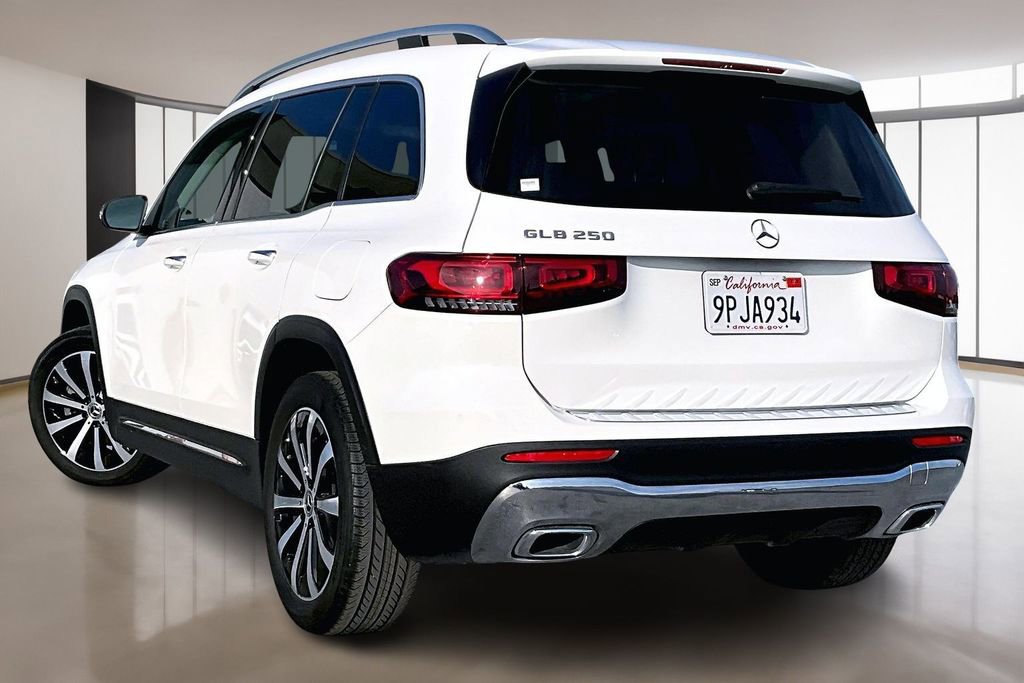 Used 2023 Mercedes-Benz GLB 250 w/ Premium Package image 4