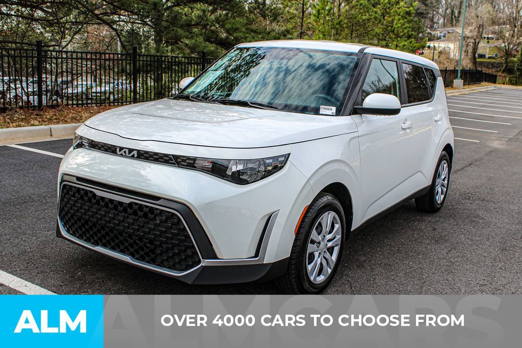 Used 2025 Kia Soul LX FWD image 3