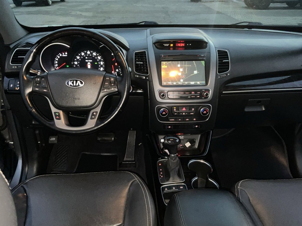 Used 2015 Kia Sorento SX image 28