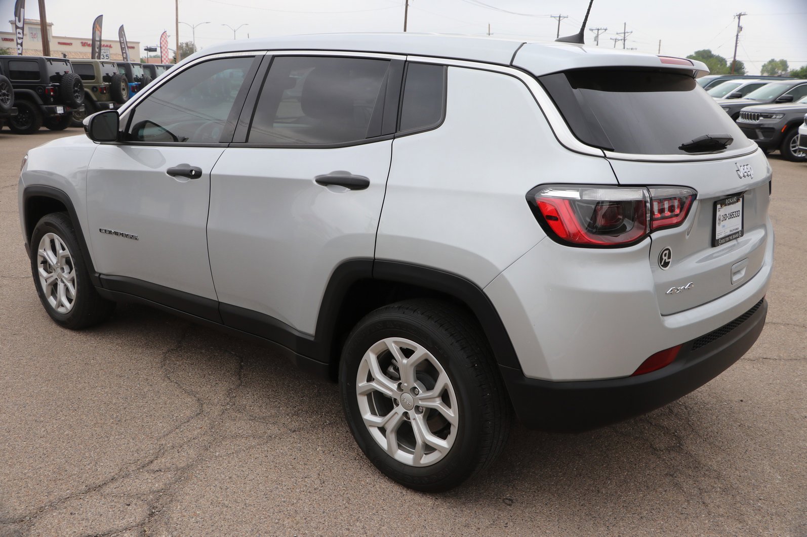 Used 2024 Jeep Compass Sport AWD/4WD image 5