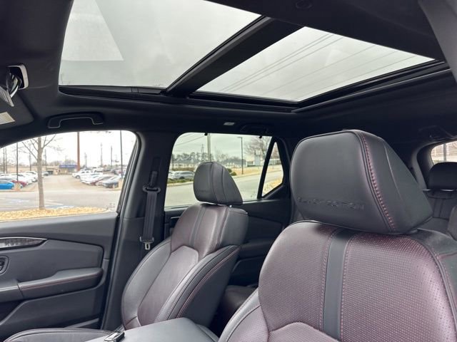Certified 2025 Honda Pilot Black Edition image 11